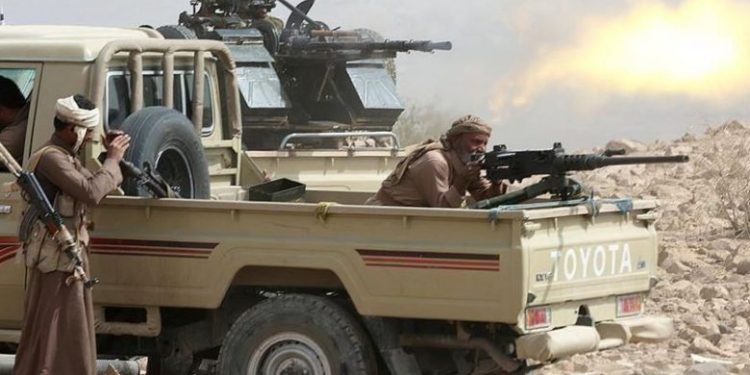 الطيران الحربي اليمني يستهدف تجمعات الحوثي بجبهة الضباب في تعز