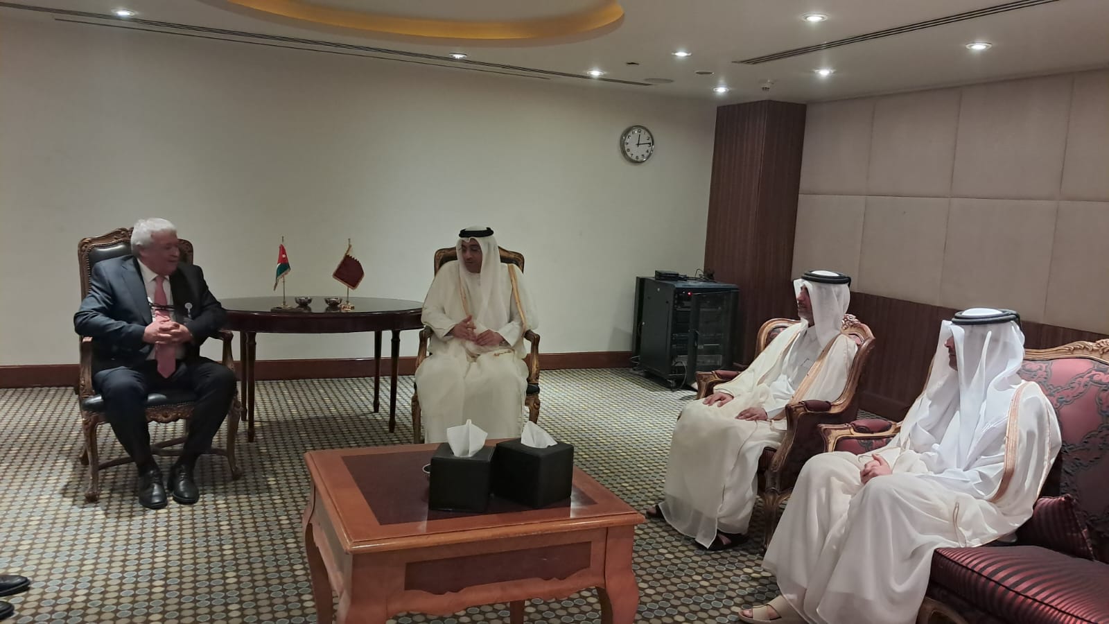 الأردن وقطر يبحثان تعزيز التعاون وتطوير آليات تنظيم سوق العمل