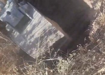 ضبط اعتداء لتفريغ كميات كبيرة من المياه العادمة الصناعية في شبكة الصرف الصحي بالقسطل