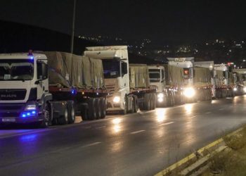 الأردن يسيّر قافلة جديدة إلى لبنان محمّلة بـ20 شاحنة من المواد الغذائية