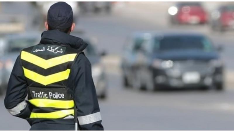 التقرير المروري.. سرعات جنونية وتلاعب بلوحات المركبات ومخالفات خطرة