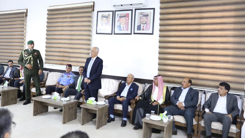 مندوبا عن الملك وولي العهد.. العيسوي يعزي عشيرة البدارين