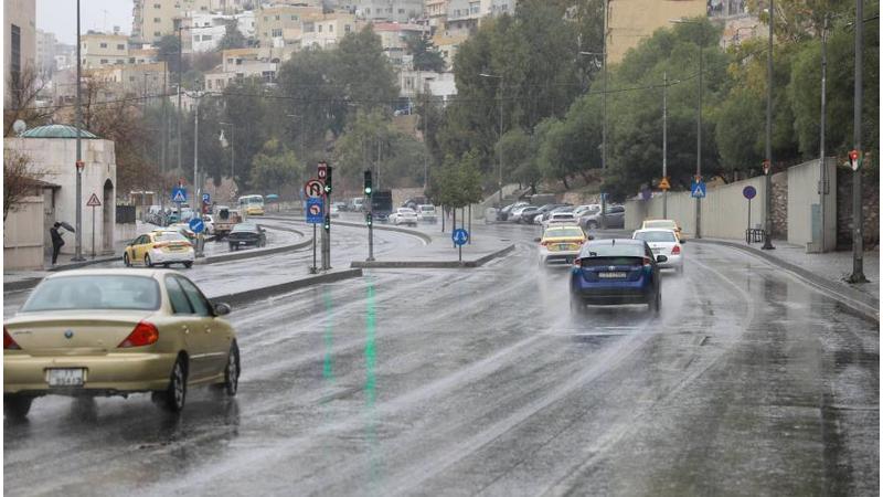 بدء تساقط الامطار في شمال المملكة