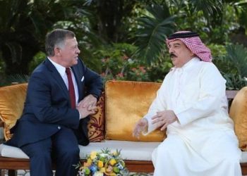 الملك والعاهل البحريني يبحثان هاتفيا التطورات الإقليمية