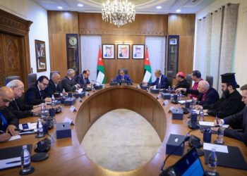 رئيس الوزراء يشدد على ضرورة إنجاز مشاريع تطوير موقع المغطس بمواعيدها الزمنية المقررة