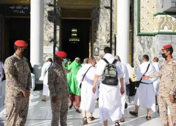 توقيف شخص أثار الهلع بين المارة في مكة المكرمة