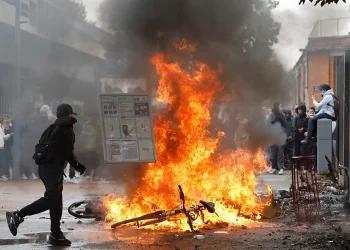 احتجاجات طلابية واسعة في فرنسا واشتباكات مع الشرطة بسبب سوء ظروف المدارس