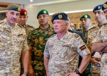 الملك يزور القيادة العامة للقوات المسلحة