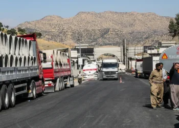 إيران تخسر منافذها البرية.. حصار أمريكي يخنق ما تبقى من تجارتها