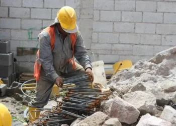 وزارة العمل تحذّر: 3 مخالفات قد تؤدي إلى تسفير العامل غير الأردني رغم سريان تصريح العمل