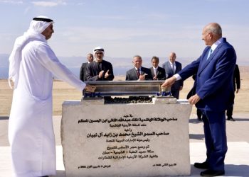 الملك وولي عهد أبوظبي يشهدان وضع حجر الأساس لمشروع سكة حديد العقبة – معان