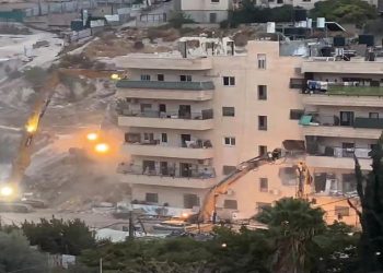 بن غفير يشارك في عملية هدم مبنى سكني يضم 70 فلسطينياً بالقدس