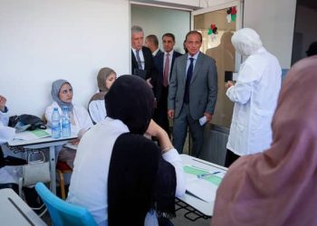 رئيس الوزراء يتفقد الأكاديمية الأردنية للسياحة والفندقة بماركا