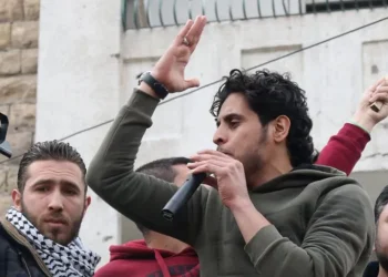 بين الترحم والإساءة.. هتافات الساروت بمباراة الوحدة والكرامة تشعل الشارع السوري