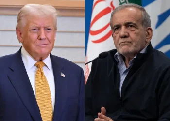 ترمب يلوح بضربة عاجلة لإيران وبزشكيان يصف الإدارة الأمريكية بـ”الجبناء”