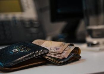 بعد 22 عاما في التدريس.. معلمة أردنية تتقاعد براتب 177 دينارا