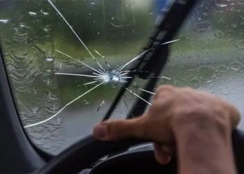 الأمن توضح تفاصيل تحطيم زجاج مركبة شخص من جنسية عربية في الأزرق