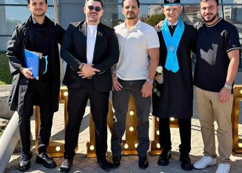 مباركة للدكتورين قاسم ومحمود العبيدات بتخرجهما من جامعة كرايوفا
