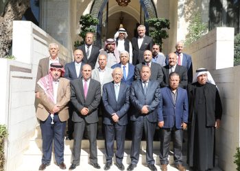 رئيس الديوان الملكي يلتقي وفدا من أبناء عشيرة الدباس