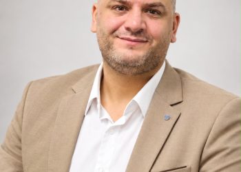 في يوم المعلم هل سيحل الذكاء الاصطناعي بديلاً عنه