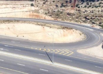 وزير الأشغال يوجه بعدم مطالبة المواطنين بتقارير مساحية عند تقديم طلبات تتعلق بالطرق