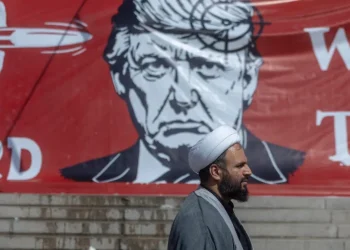 ترمب يقرع طبول التصعيد.. واشنطن تحشد قواتها وتضيّق الخناق على إيران
