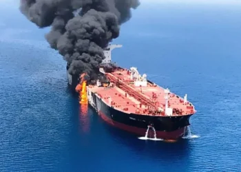 هيئة بحرية بريطانية: اشتعال النيران في سفينة بمضيق هرمز