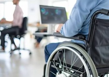 قطامين يوجه بإلزام المنشآت بتشغيل ذوي الإعاقة وكوادر السلامة والصحة المهنية والحضانات