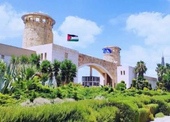 توقيف ثلاثة موظفين من جامعة العلوم والتكنولوجيا 15 يومًا