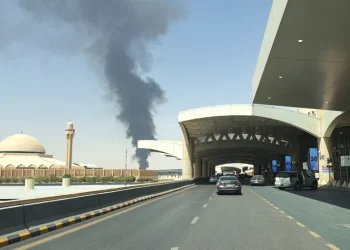 الصفدي يعود أردنيتين اصيبتا باستهداف مطار الرياض
