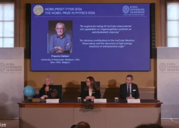جائزة نوبل للفيزياء 2026 تذهب إلى عالم رصد رسل الكون الشبحية