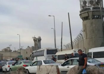 تقرير: 925 حاجزا وبوابة عسكرية تعيد تشكيل الجغرافيا الفلسطينية في الضفة